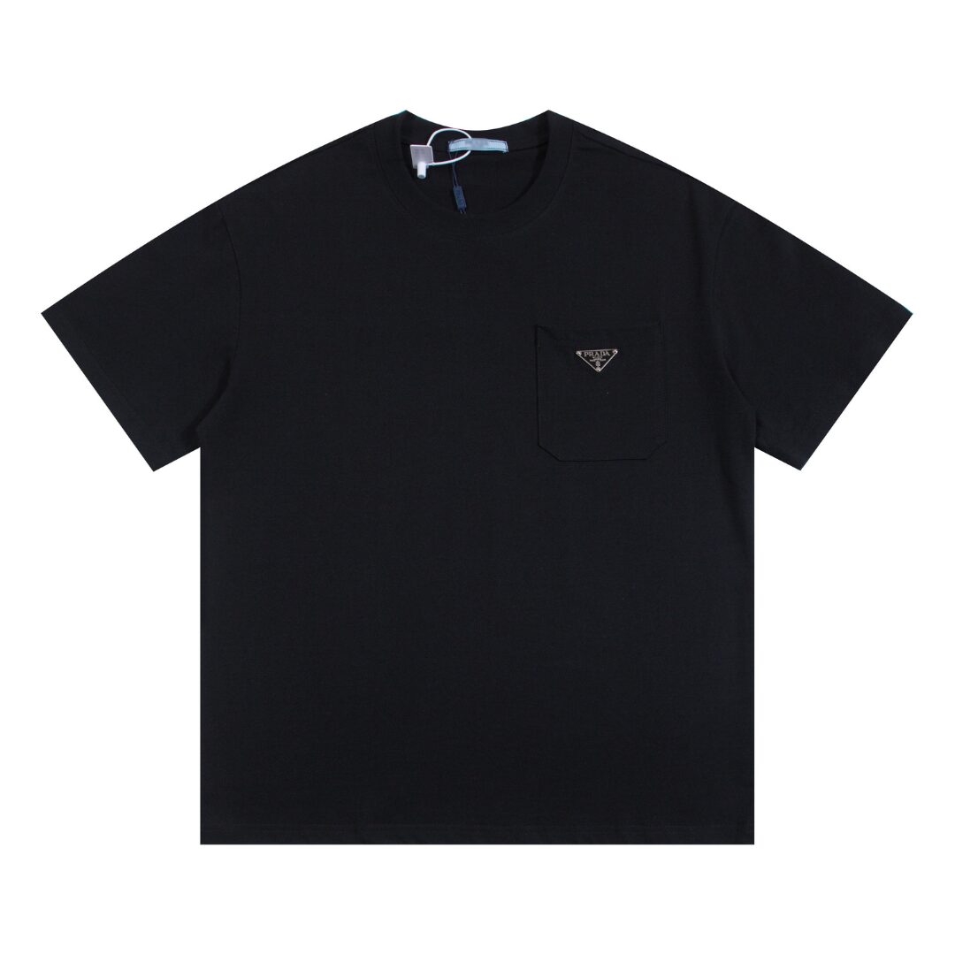 MONOGRAM BADGE T-SHIRT